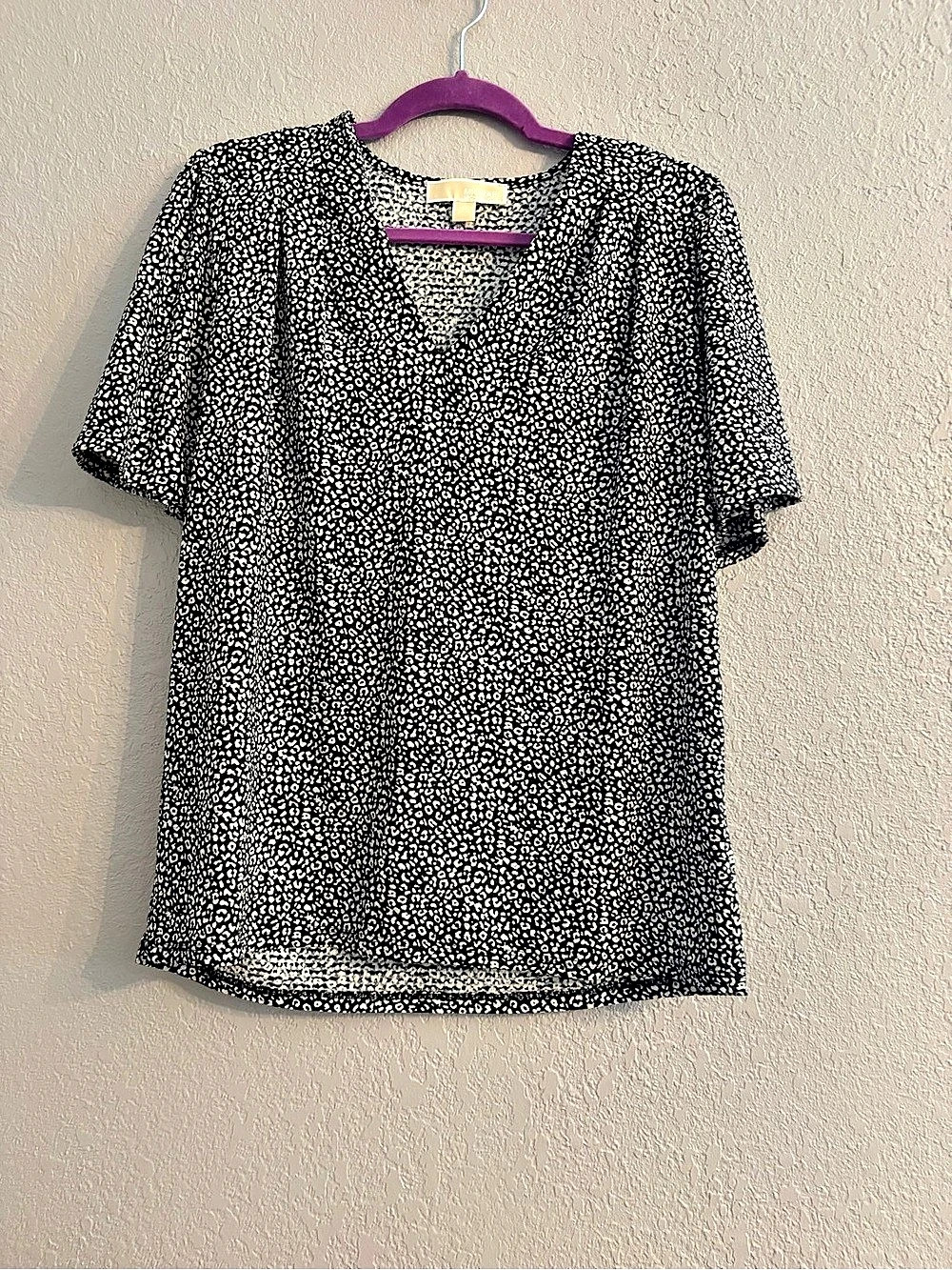 Michael Kors Animal Print V-Neck Blouse Black & White Size Medium